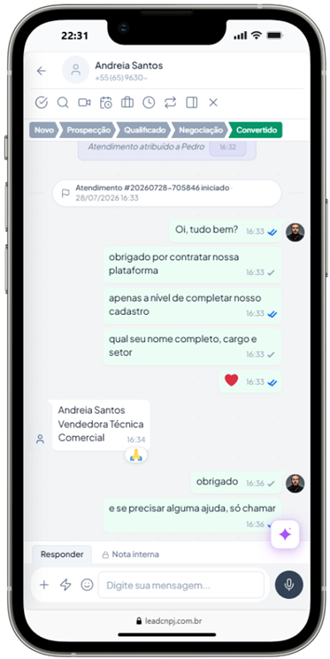 LeadWhats em produção no celular — conversa com lead qualificado pelo pipeline Kanban do CRM da LeadCNPJ.